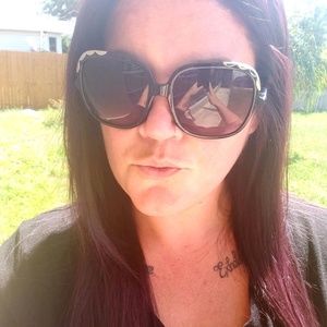 Meet your Posher, Caitlyn